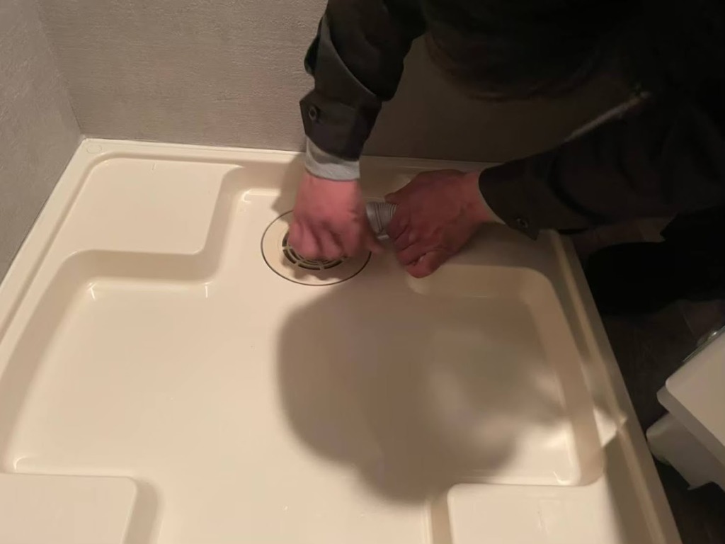 洗濯機のホース取り外し