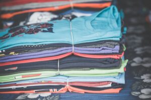 大量の衣服