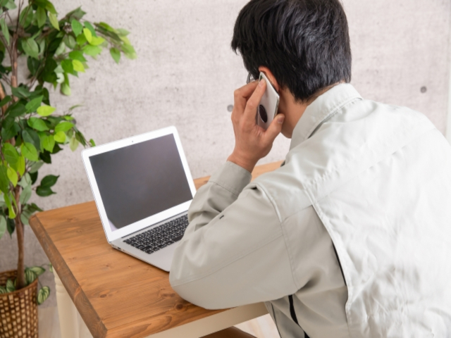 電話での打ち合わせ