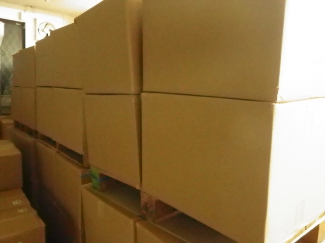 倉庫に積まれたダンボール